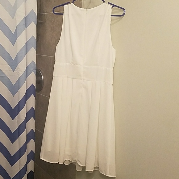 Short White Dress - Picture 2 of 4